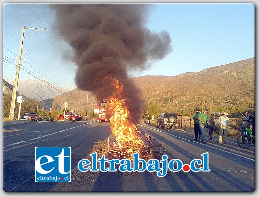 El bloqueo duró hasta cerca de las 19:00 horas, luego que llegará al lugar la Jefa de Gabinete de la Gobernación, Aracelli Lambruschini.