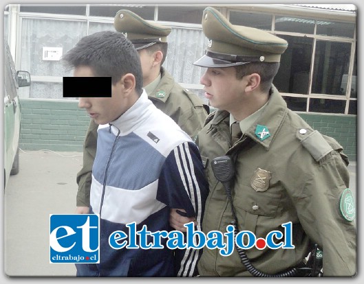 MENOR DETENIDO.- El Adolescente de 17 años fue sindicado como uno de los tres sujetos que asaltaron el local de comida rápida para sustraer $40.000 intimidando a la víctima con un revólver.