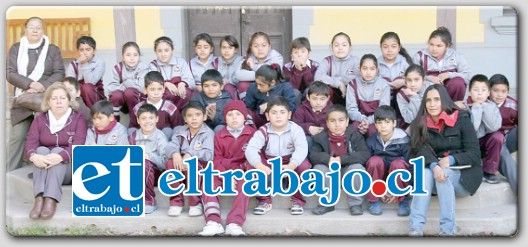 La mañana de este jueves, un grupo importante de estudiantes del 4º Básico A del Colegio Alonso De Ercilla de San Felipe, realizaron un recorrido patrimonial por la comuna de Putaendo.