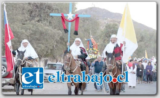 Esta procesión se encuentra recorriendo las 17 comunidades pertenecientes a la Parroquia Nuestra Señora del Carmen de Rinconada de Silva.