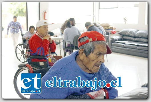 AUXILIO OPORTUNO.- La mayor afluencia de indigentes en nuestras calles se genera especialmente en días de intenso frío o de lluvia. (Foto referencial)