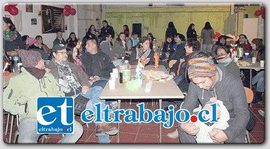 NUNCA OLVIDADO.- Un emotivo homenaje brindaron amigos y familiares al fallecido músico putaendino Alberto ‘Beto’ Gallardo Henríquez, la noche de este viernes.