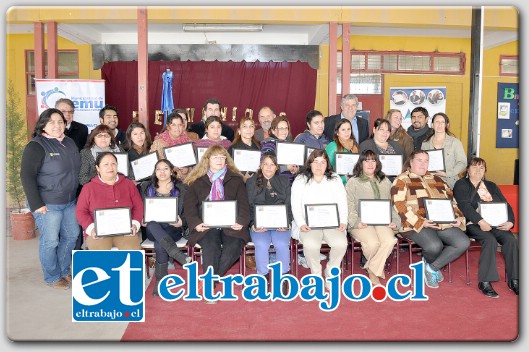 LOLOGRARON.- Durante el mes de enero, las mujeres que se certificaron el día de ayer, aprendieron gastronomía, pastelería y panificación, gracias a la gestión de Fundación La Semilla, el Municipio de Catemu y la escuela a través de cursos del Sence.