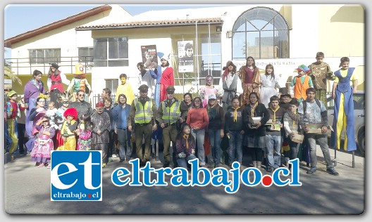 NO AL TABACO.- La actividad se inició a un costado de la municipalidad y posteriormente se trasladó a las principales intersecciones del centro de la comuna.