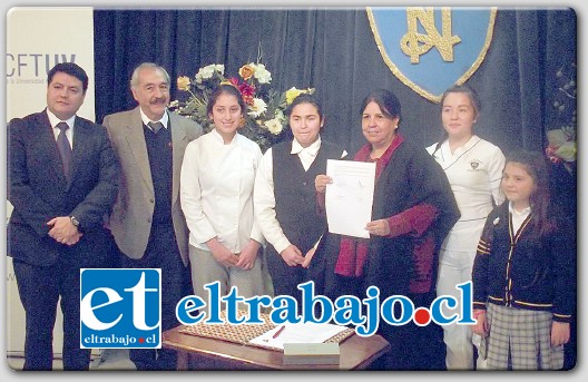 La mañana de este lunes, en el salón de eventos del Liceo Corina Urbina, fue suscrito un importante convenio con el CFT de la Universidad de Valparaíso.