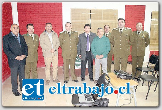 TRABAJO INCANSABLE.- Al finalizar la Cuenta pública, el Mayor Víctor Del Valle destacó la participación de dirigentes y autoridades en esta Cuenta pública.