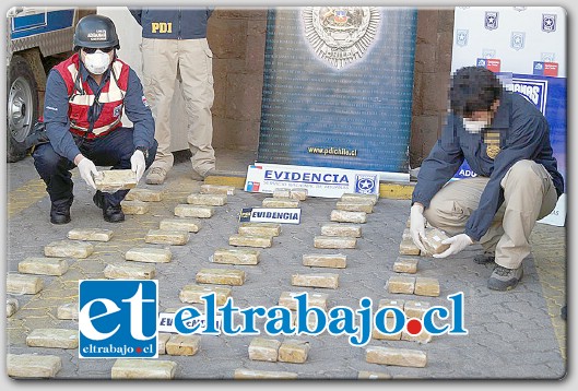 DURO GOLPE.- El Servicio Nacional de Aduanas en conjunto con la Brigada Antinarcóticos de Los Andes, lograron la incautación de más de 50 kilos de marihuana prensada.