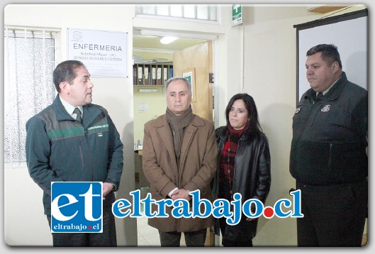 FÉRTIL CARRERA.- En la actividad se descubrió una placa con el nombre del suboficial, Sergio Olivares se mostró emocionado y agradecido por el honor recibido.