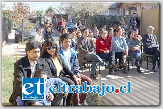 LIMPIEZA.- Los vecinos se unieron -junto a la autoridad gubernamental y municipal- para mejorar su calidad de vida y comprometerse con el cuidado del medio ambiente, mirando a convertirse en un sector de crecimiento sustentable en la zona.