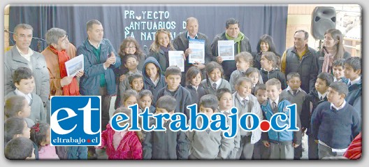 En la Escuela Julio Tejedor Zúñiga de Jahuelito, se llevó a cabo la ceremonia de Entrega de Expediente del ‘Proyecto Plan Ordenamiento Territorial para la Conservación y Preservación del Ecosistema El Zaino-Humedal Laguna Copín, comuna de Santa María’.