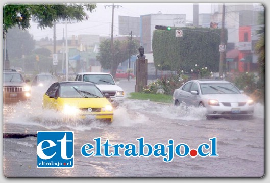 ESTAR PREPARADOS.- El primer frente de mal tiempo ingresaría hoy día martes y se espera que precipiten sobre los 20 milímetros de agua.