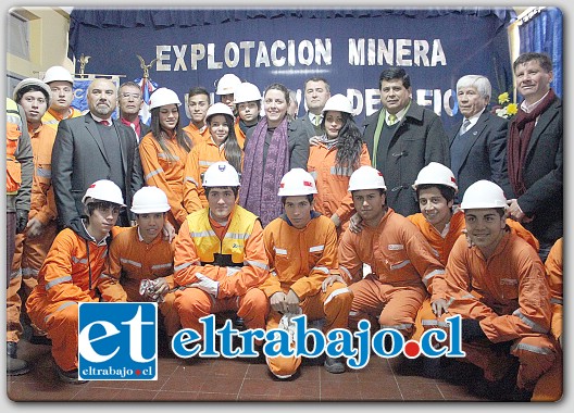 FUTUROS MINEROS.- Acompañada por el Gobernador Eduardo León Lazcano; la Seremi de Educación anunció medidas dentro de las cuales destacan el financiamiento para iniciativas técnico profesional para los liceos Darío Salas y Chagres.