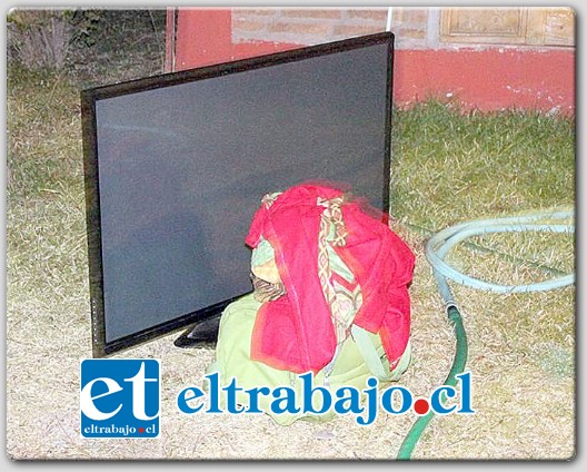 RECUPERADOS A BALA.- Aún no se sabe del paradero de los delincuentes que perpetraron este robo en Calle Vergara de Quebrada Herrera y que a balazos fueron ahuyentados por los vecinos del sector.