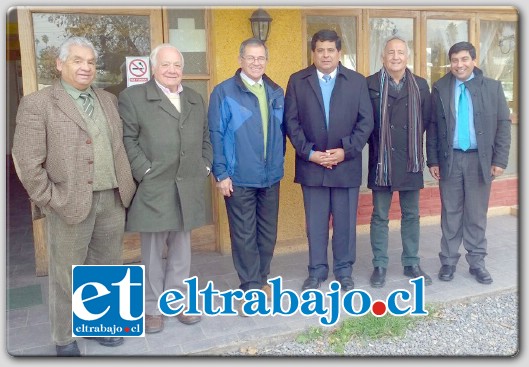 REFORZANDO EL DEPORTE.- En la reunión participaron los profesionales del IND, con los cuales se visitaron los diferentes lugares donde se invertirán recursos en los próximos años a través de fondos de infraestructura.