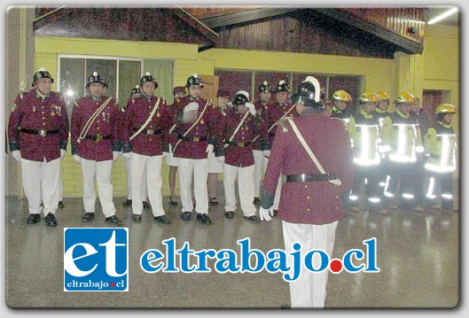 EJEMPLARES.- Con una cálida ceremonia fue festejado el Día Nacional del bombero voluntario.