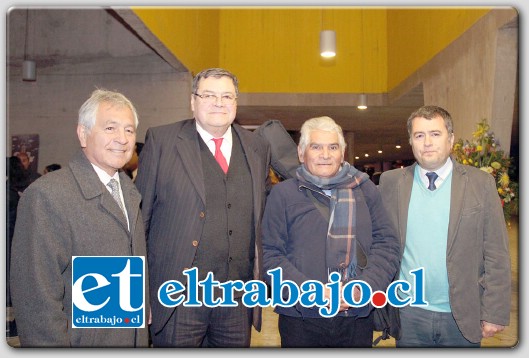 ORGULLO PROVINCIAL.- Posan para las cámaras de Diario El Trabajo los cores Iván reyes; Rolando Stevenson; Pedro Estay y el Gobernador Eduardo León.