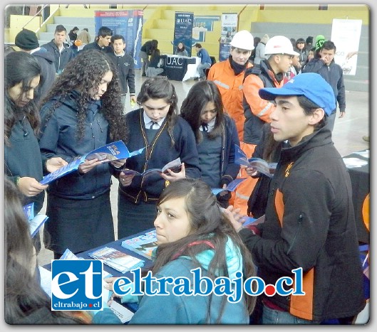 Con bastante éxito se realizó este martes 29 de julio la Primera Feria Universitaria en la comuna de Santa María.