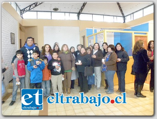 TODOS ALEGRES.- En el marco de la celebración de San Pedro y San Pablo, en Residencia Pablo VI se desarrolló una actividad durante este fin de semana en las dependencias de la institución donde participaron niños, sostenedores y la comunidad educativa en general.