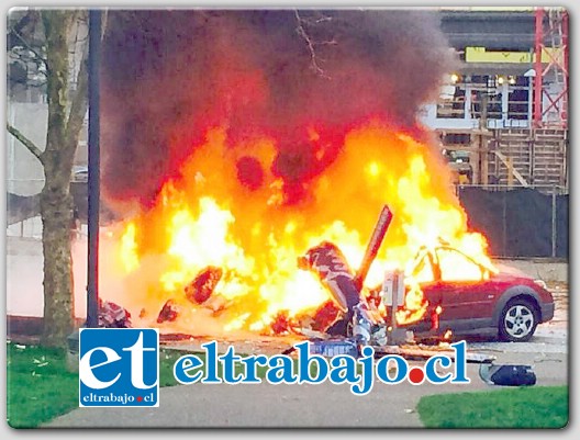 EN LALMAS.- Completamente destruido por la acción del fuego, fue encontrado un vehículo marca Mitsubishi luego que desconocidos lo sustrajeron desde Calle Benigno Caldera de San Felipe y lo abandonaron en Calle Costanera. (Foto referencial)