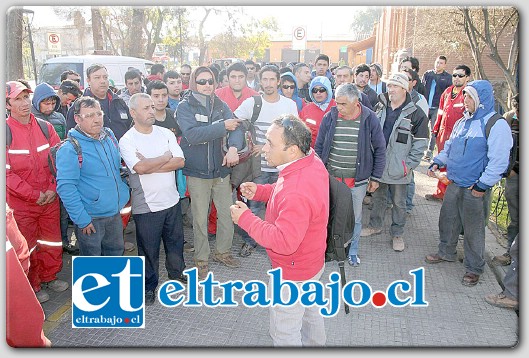 PROTESTAN.- Durante la mañana de este jueves un grupo importante de trabajadores de la Empresa Pixels, a cargo de las obras de remodelación del hospital psiquiátrico, realizó una jornada de paralización y manifestación contra la empresa.