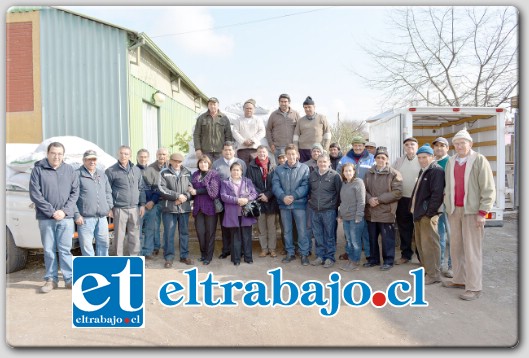 AYUDA OPORTUNA.- En dependencias del gimnasio municipal de la comuna, se llevó a cabo la entrega de 250 sacos de concentrado de alfalfa, beneficiando a 20 usuarios pertenecientes al Prodesal de esta comuna.