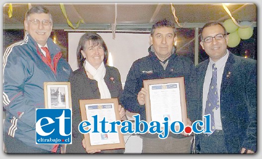 NUEVAS FUERZAS.- Izq. a derecha Jorge Vega Ex-Gobernador Distrital, Constanza Bremer Socia nueva, Wilson Castro socio e ingresado y Max Riquelme, Presidente Rotary 2014 - 2015.