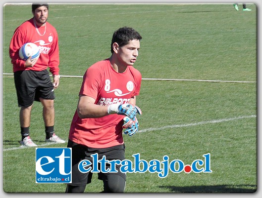 Javier Nicolás González pese a su juventud y gracias a sus condiciones, terminó siendo el titular de Naval de Talcahuano.