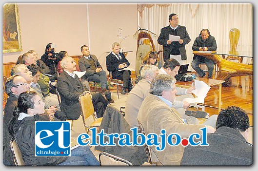 La reunión contó con la presencia del Gobernador Provincial Eduardo León y los alcaldes de toda la provincia de San Felipe.