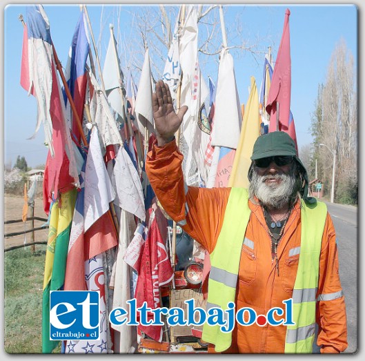 Don Leonel Ulises Álvarez Salas, de 56 años de edad, viene recorriendo los más distantes lugares de Chile.