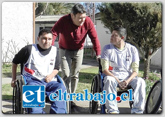 YA METEN MIEDO.- Cristofer Flores Galdámez y Alexis Barrera Jara, ambos vecinos de Calle Larga, son dos de los deportistas que integran la Selección Nacional de Rugby.