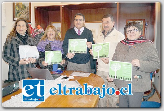 El Concejal Arellano invitó a los alumnos de todos los colegios de la ciudad a presentar sus obras hasta el día 29 de agosto, las cuales deben estar escritas en hojas de block de dibujo.