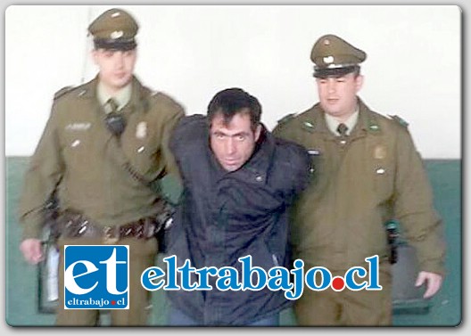 Juan Pedro Villarroel Aguilera (36) con amplio prontuario delictivo era el cabecilla de la banda que reclutó a tres menores de edad para cometer el asalto al cajero automático. Quedó en prisión preventiva pero si pagan una fianza de $500.000 pude recuperar su libertad fijada por el juez de garantía.