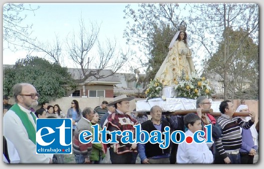 Tras la Misa, la imagen de la Virgen de las Nieves, recorrió diversos sectores de Pocuro, donde estuvo acompañada de bailes y cantos religiosos.