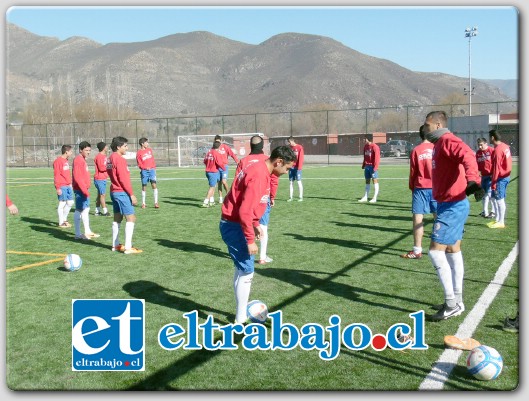 La práctica de ayer el plantel unionista la realizó en la cancha de pasto sintético que se construyó en el complejo deportivo de la institución.