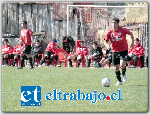 El defensa central Humberto Espinoza, será uno de los jugadores que este domingo harán sus estreno con la divisa de Unión San Felipe.