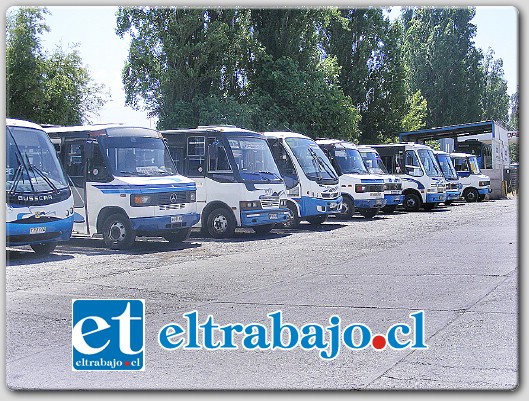 La totalidad de los conductores de microbuses del Valle de Aconcagua acordaron unirse a partir de las cero horas de hoy a al paro regional, tanto local como rural e interprovincial.