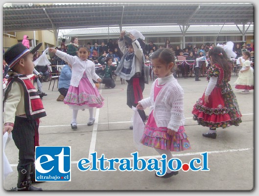 LLEGAN LAS FIESTAS.- Este campeonato de cueca que está enmarcado dentro de las actividades por Fiestas Patrias del municipio llayllaíno, y que da el vamos a los festejos de septiembre.