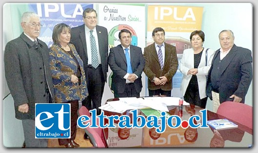 El gerente de Sanfecoop y el rector del Ipla procedieron a la firma del importante convenio.