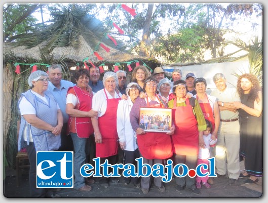 Con mucha energía, y muy activos; trabajaron los abuelitos integrantes de Club Mis años dorados de Llay Llay.