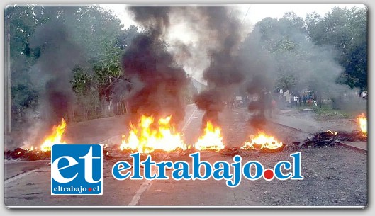 Nuevamente vecinos del sector La Pirca encendieron barricadas en horas de la madrugada de ayer lunes impidiendo el tránsito en la Ruta 60 CH a modo de protesta por el tardío reinicio de obras prometidas para ese sector de la nueva carretera.