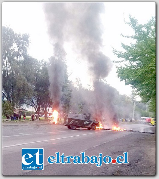 Grupos de manifestantes continúan en toma de la ruta 60CH hasta que las autoridades reinicien la construcción de la carretera.