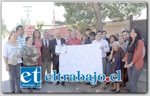 La iniciativa considera la construcción de alcantarillado en Curimón centro, lo que a su vez incluye trazado, excavaciones, movimiento de tierra, instalación de ductos, uniones domiciliarias, rellenos y reposición de pavimento.