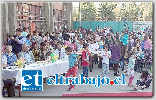 Los alumnos, profesores, los padres y apoderados de la Escuela Buen Pastor, celebraron el viernes recién pasado el Día de la Familia.