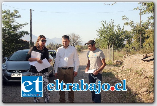 Gracias al decidido rol que cumplieron el Gobernador Eduardo León y la Directora Provincial de Vialidad, Claudia Lizama, después de años de postergación por fin serán asfaltados los caminos El Gancho y El Peral.