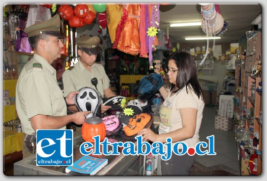 El Teniente Ángelo Acevedo, indicó que año a año la noche de Haloween en nuestro país se ha masificado ampliamente y esta costumbre americana, hoy ya es prácticamente una tradición, sobre todo para los más pequeños.