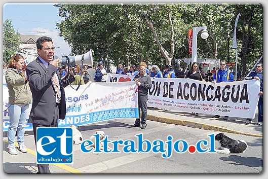 Una masiva concurrencia tuvo la marcha convocada por el Colegio de Profesores de Los Andes, para exigir al gobierno incorporar sus demandas a la agenda corta de la reforma educacional.