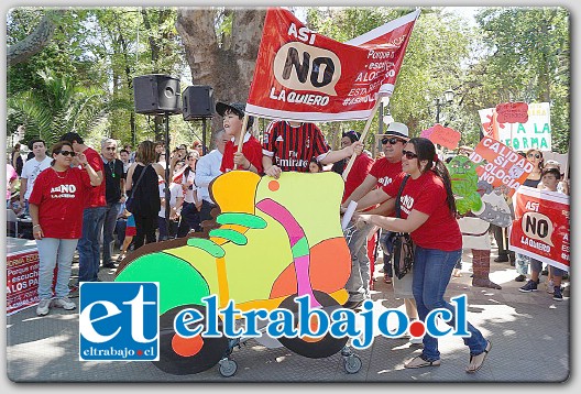 Padres, apoderados, alumnos y también sostenedores de colegios particulares subvencionados de la provincia de Los Andes, llevaron adelante una jornada de protesta en contra de la reforma educacional que impulsa el gobierno.