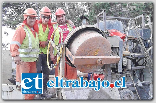 Estos obreros trabajan duro para cumplir con los plazos fijados para entregar estas obras.