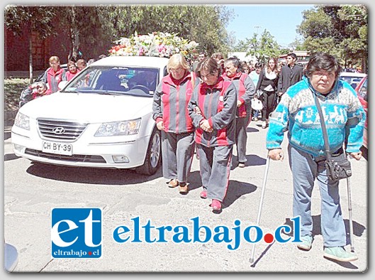 Cientos de personas despidieron con tristeza al ex-funcionario municipal José Abraham Lazcano Oróstica, ‘Tío Pepe’.