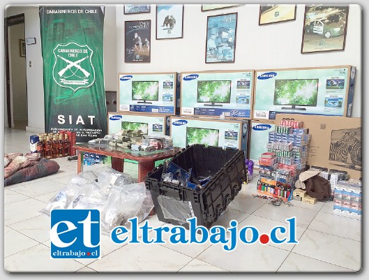 Un gran operativo desplegado por Carabineros de La Ligua, San Felipe y Llay Llay permitió la captura de nueve delincuentes que asaltaron Supermercado Acuenta de La Ligua, sustrayendo $50 millones en efectivo y $3 millones en especies.